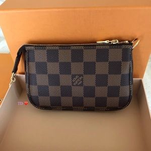 ✨🎁BNIB Louis Vuitton Mini Pochette accessoires 💫